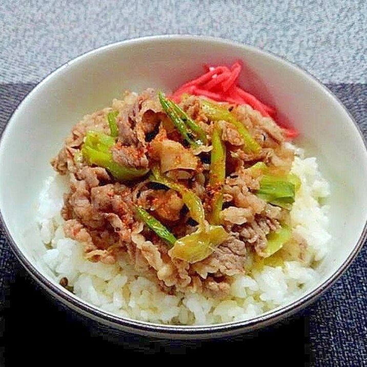 牛肉ばらと長ねぎの醤油砂糖みりんの七味ぎゅうどん